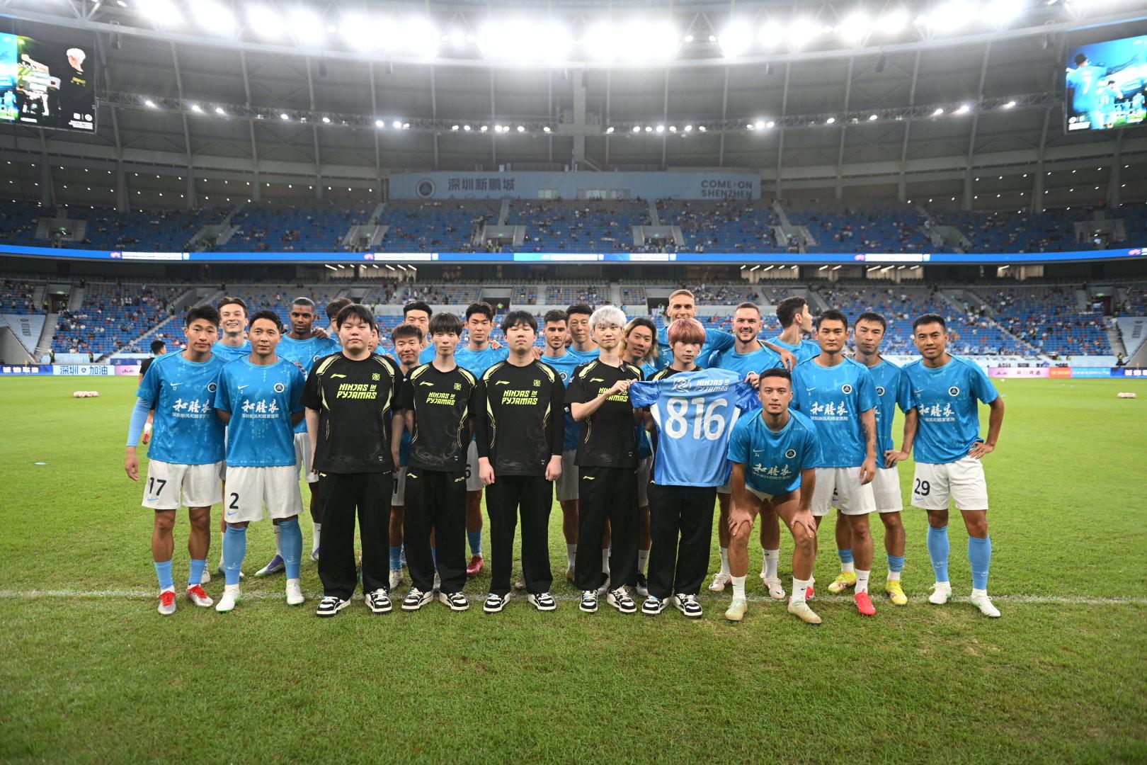 英雄联盟S, 其中包括队 英雄联盟S, 其中包括队